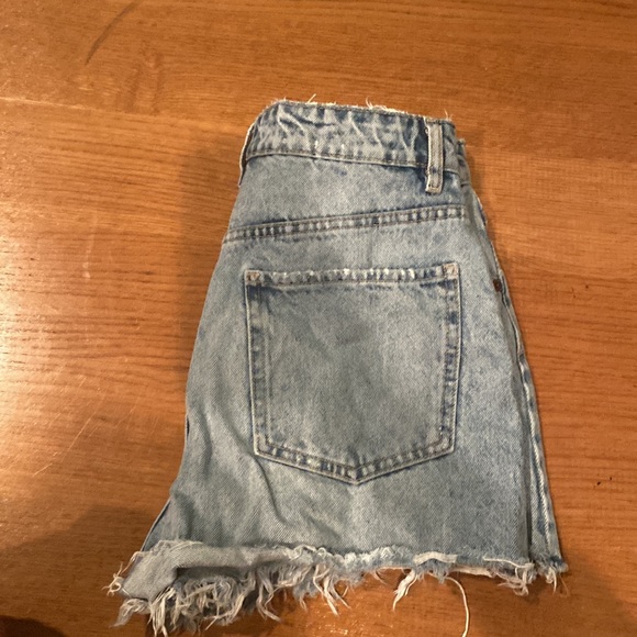 Zara denim shorts size 6 - Picture 3 of 3